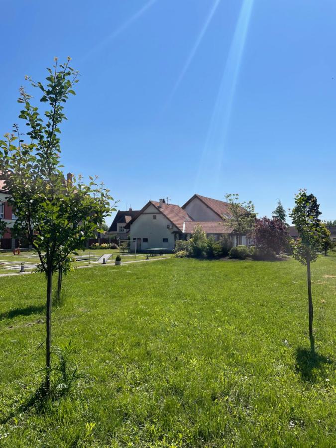 Penzion U Bohusa Lednice Luaran gambar